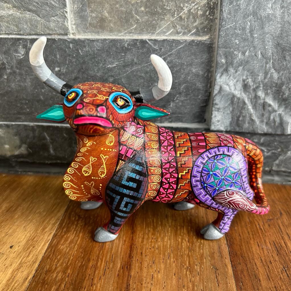 Alebrije - Toro contento