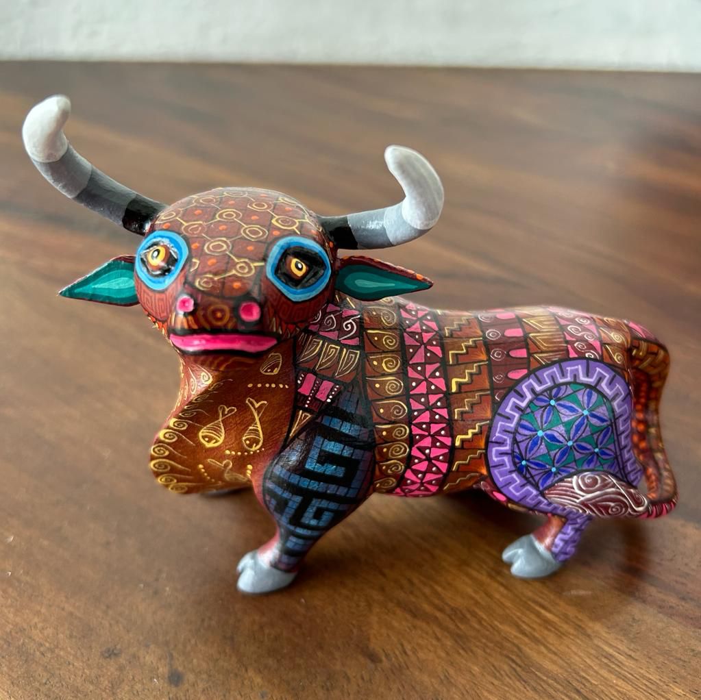 Alebrije - Toro contento